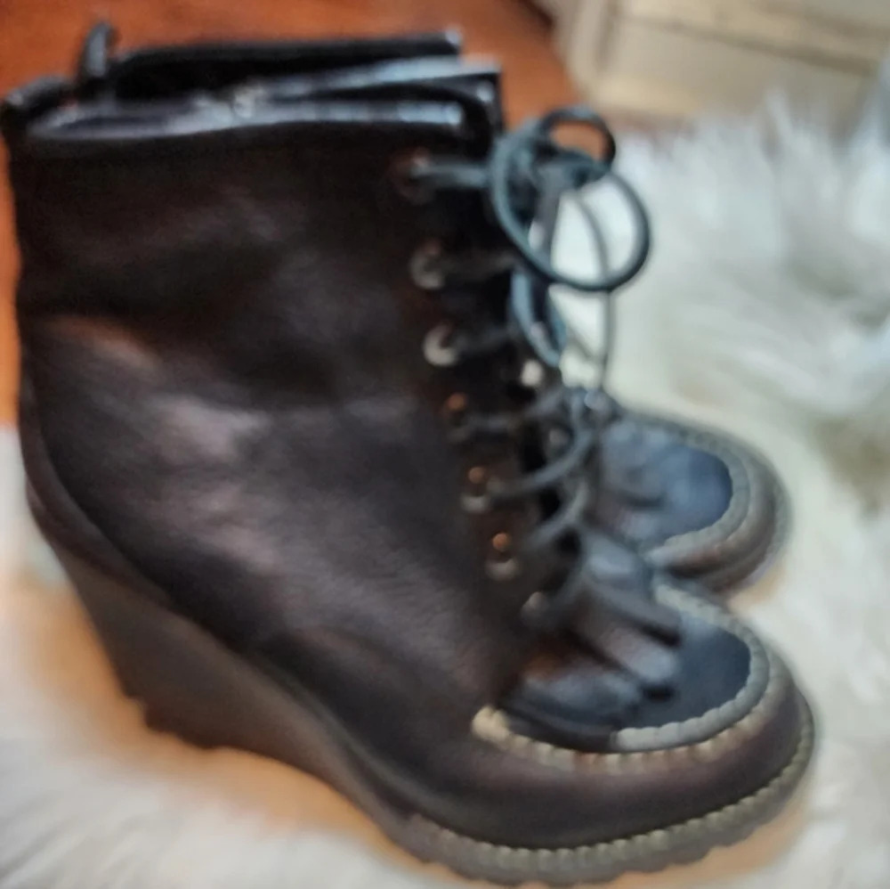 Tory Burch Kiltie Fringe Wedge Boots 10 - Picture 5 of 13